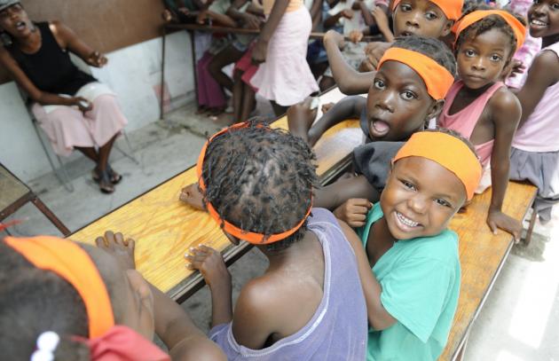 Des élèves haïtiens dans une petite école de la commune de Cité Soleil, dans le département de Port-au-Prince